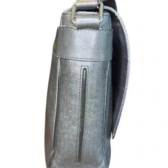 Louis Vuitton Taiga Roman MM Shoulder Bag Messager  Crossbody Bag. - Picture 9 of 16